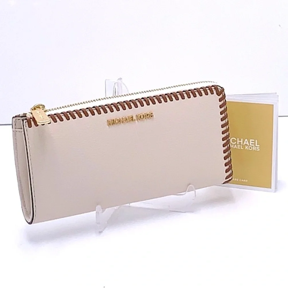 MICHAEL KORS JET SET TRAVEL LARGE THREE QUARTER ZIP WALLET LIGHT CREAM MULTI